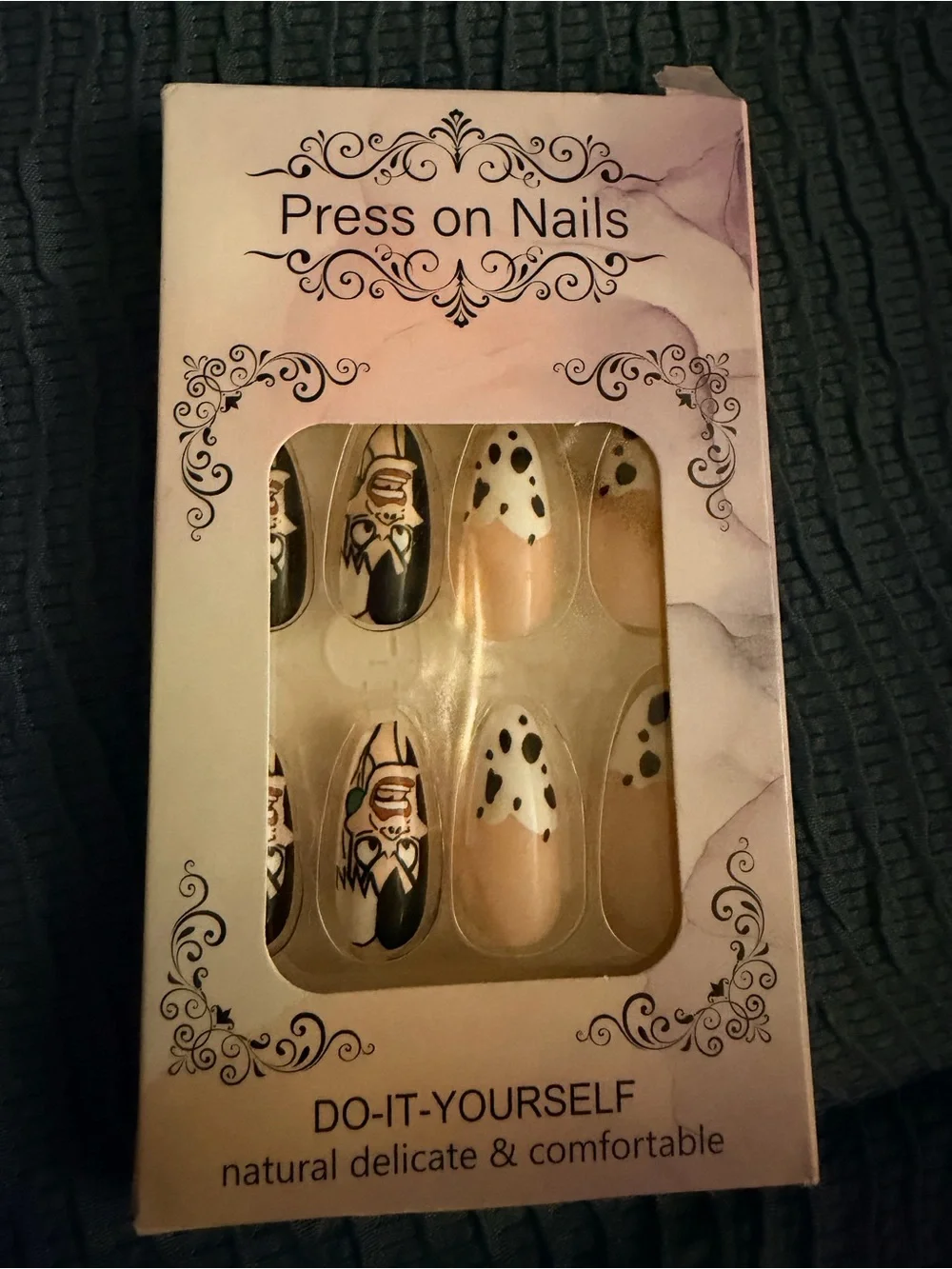 Cruella De Vile nails Peach and Black Graphic Press-On Nail Set